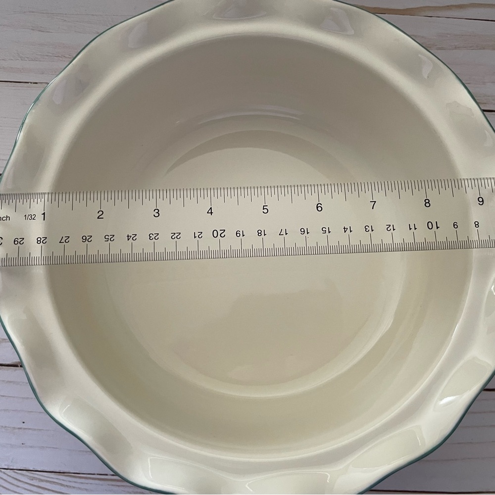 Pfaltzgraff - Pattern Juniper
Scalloped Serving Bowl
New - no original box
